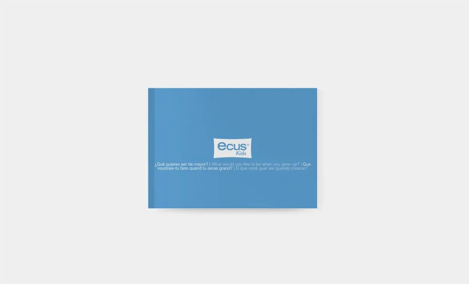 Portada azul lisa del catálogo de Ecus Kids con el logotipo en blanco