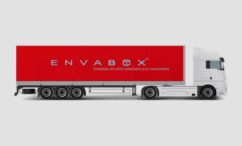 Simulación de un camión articulado con la lona lateral roja rotulada con el logotipo de Envabox