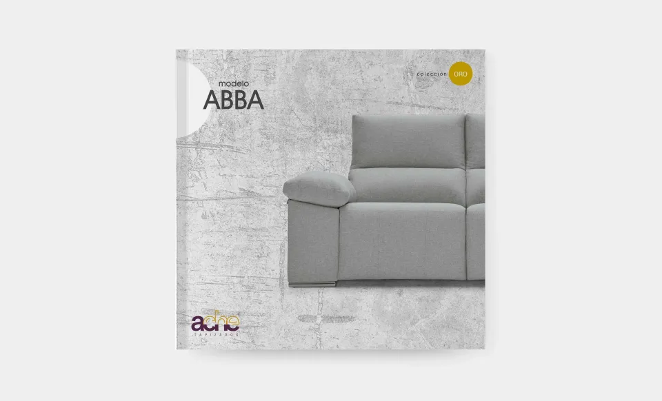 Portada del catálogo del modelo Abba con un sofá gris sobre fondo de textura de hormigón
