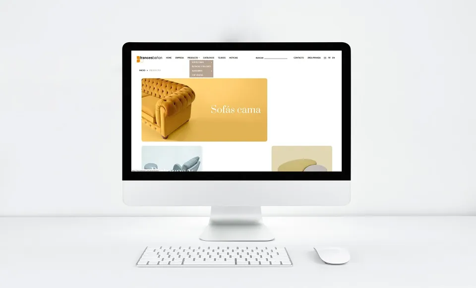 Web de Francés Bañón en un iMac con la categoría Sofás cama y un sofá amarillo