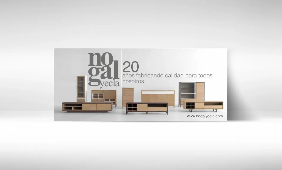 Anuncio de Nogal Yecla mostrando un conjunto de muebles de salón en madera clara