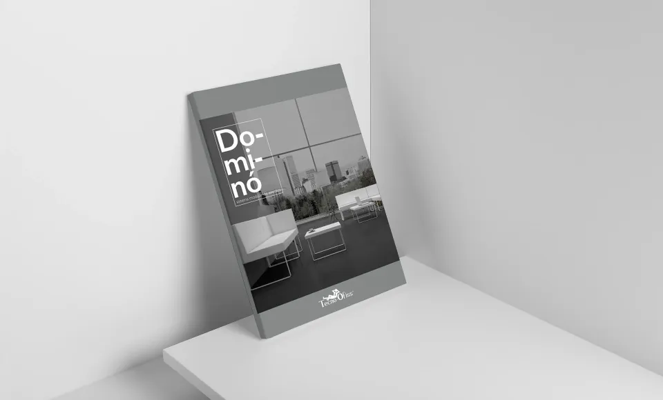 Catálogo Dominó de Tecno Offis en perspectiva, con fotos de mobiliario de oficina en la portada