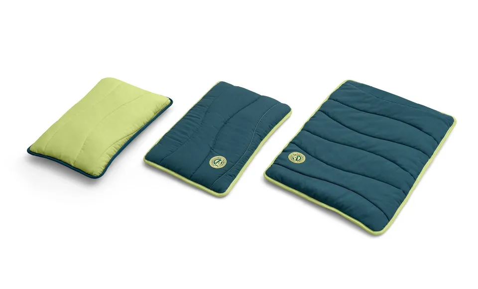 Green pillow and two petrol-blue mats with the Wonderflip logo, on a white background